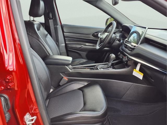 New 2026 Red Hot Pearlcoat Jeep Latitude image 14