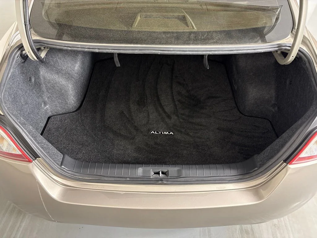 Used 2013 Beige Nissan 2.5 SV image 18