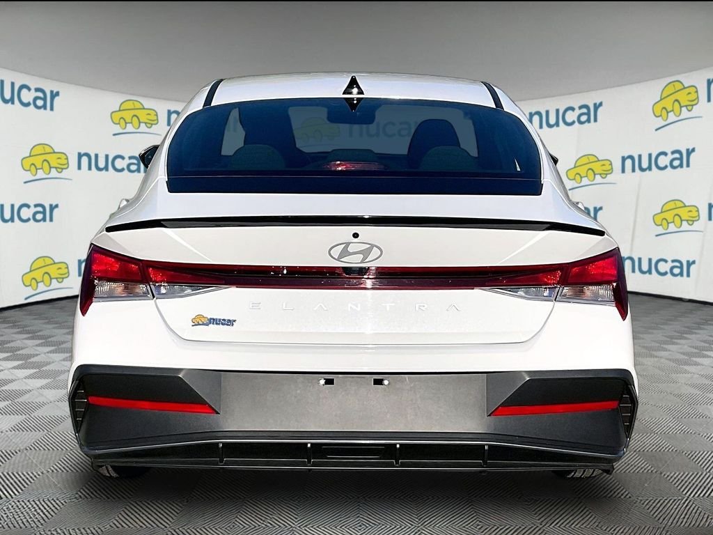 Used 2025 White Hyundai SEL Sport image 5