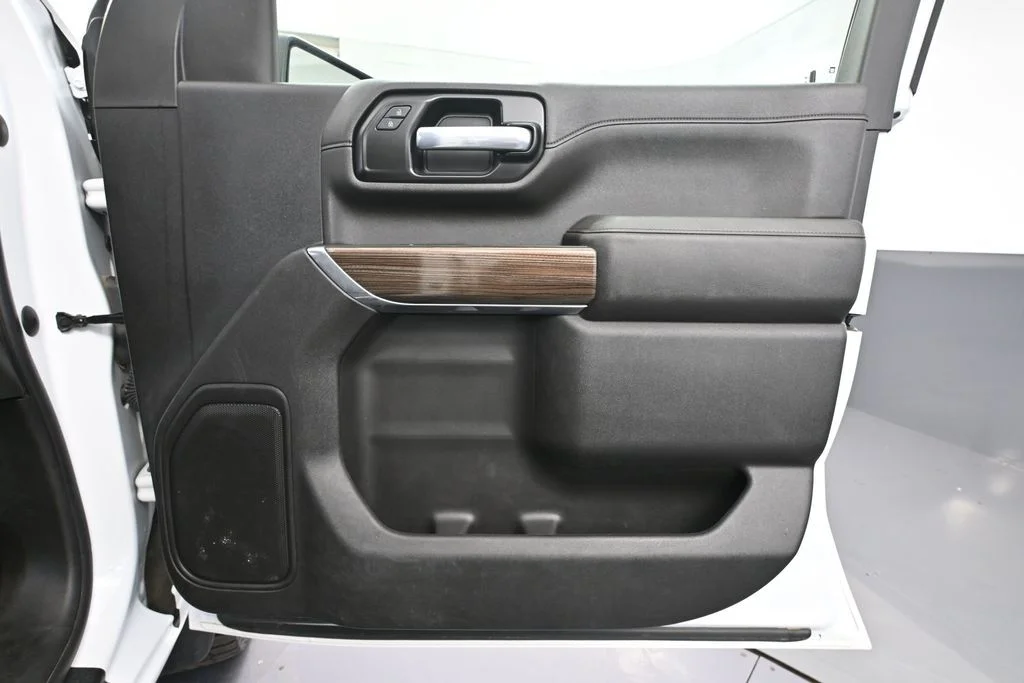Used 2022 White Chevrolet LT image 34