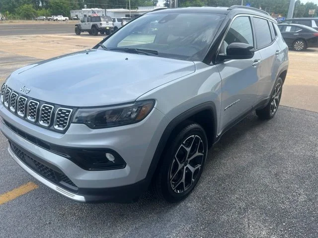 Used 2025 Silver Jeep Limited image 4