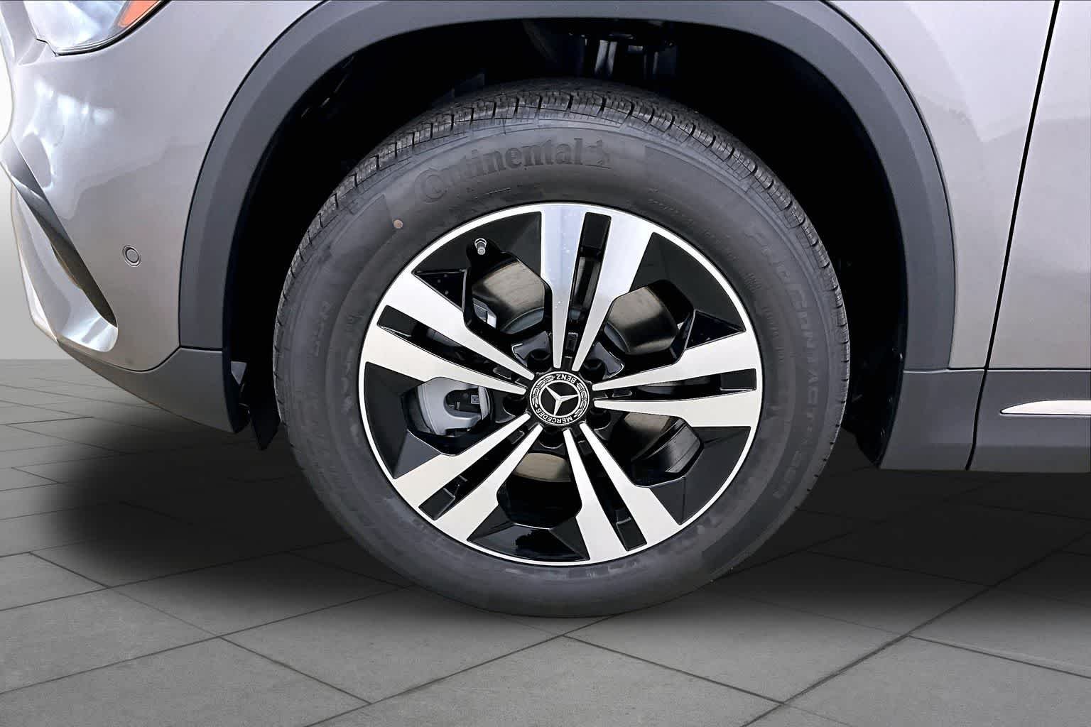 New 2026 Mountain Grey Metallic Mercedes-Benz GLA 250 image 11