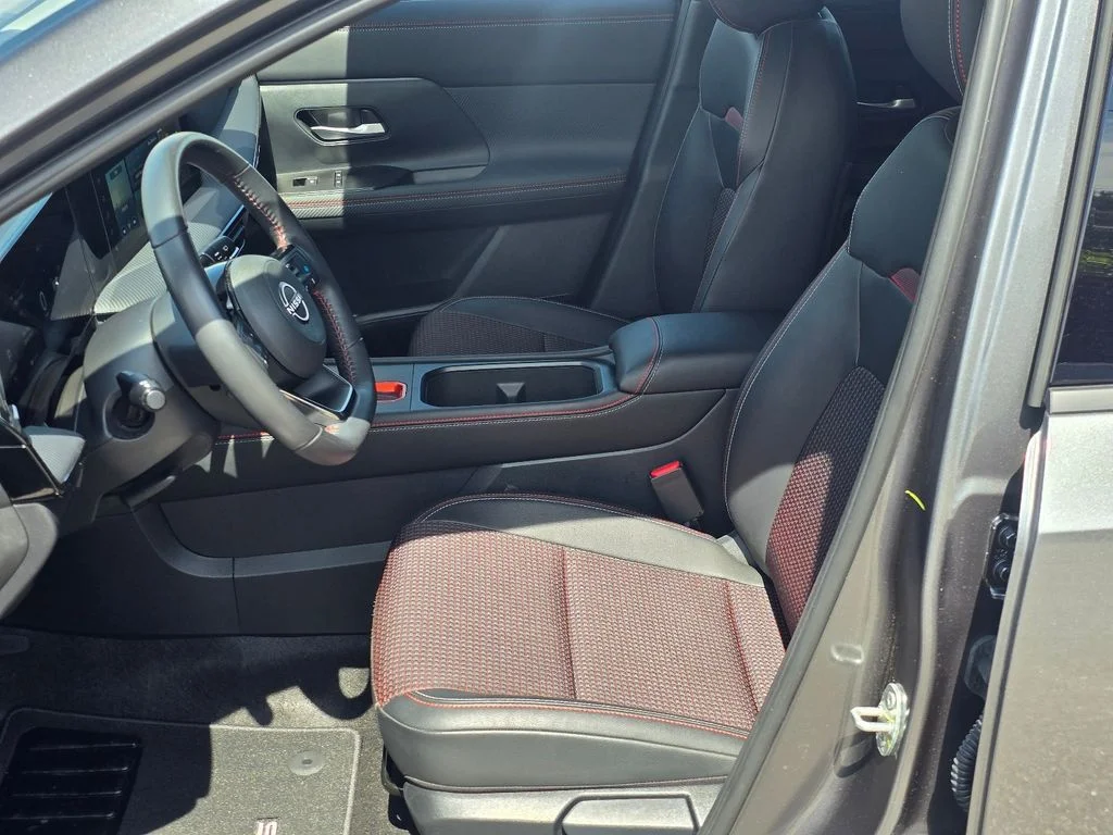 Used 2025 Gray Nissan SR image 16