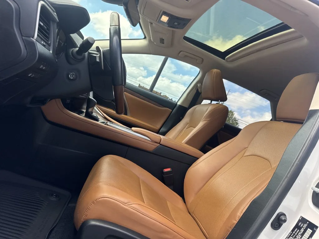 Used 2022 White Lexus 350L image 33