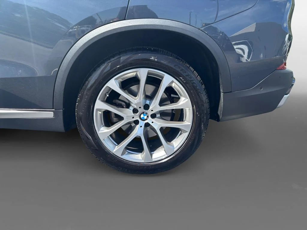 Used 2022 Gray BMW xDrive40i image 9