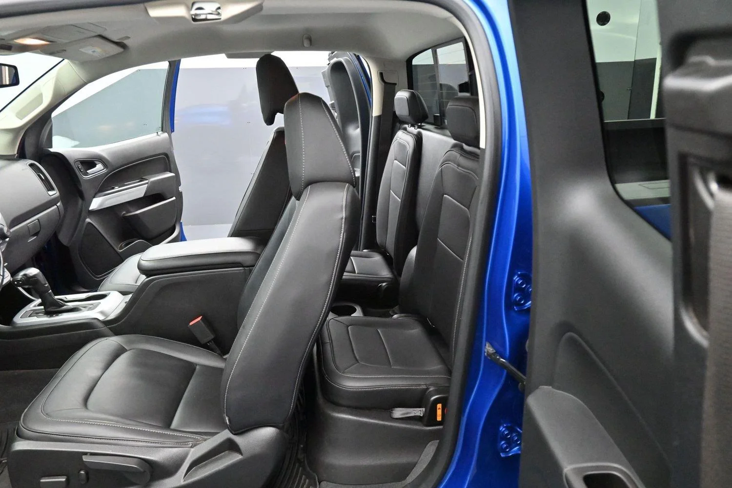Used 2020 KINETIC BLUE METALLIC Chevrolet 4WD ZR2 image 32