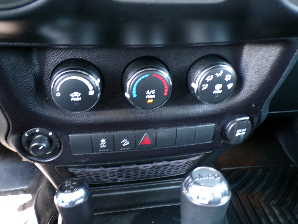 Used 2016 Black Clearcoat Jeep Sport image 21