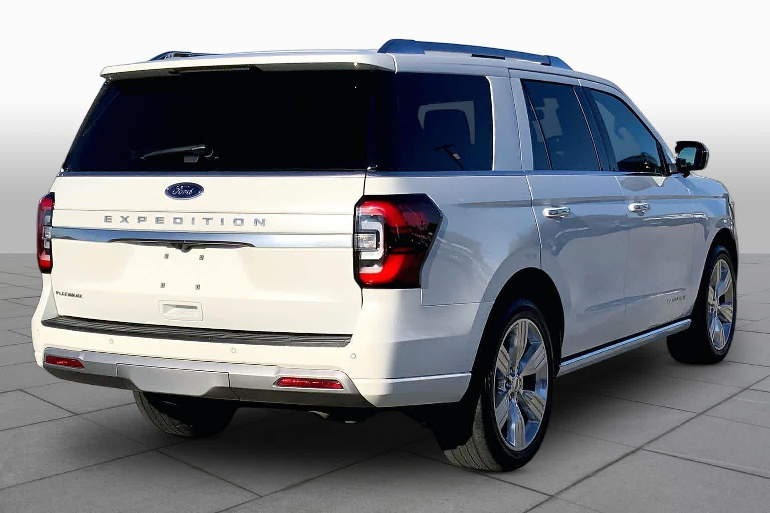 Used 2022 Star White Metallic Tri-Coat Ford Platinum image 12