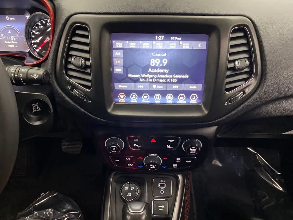 Used 2021 White Clearcoat Jeep Trailhawk image 27