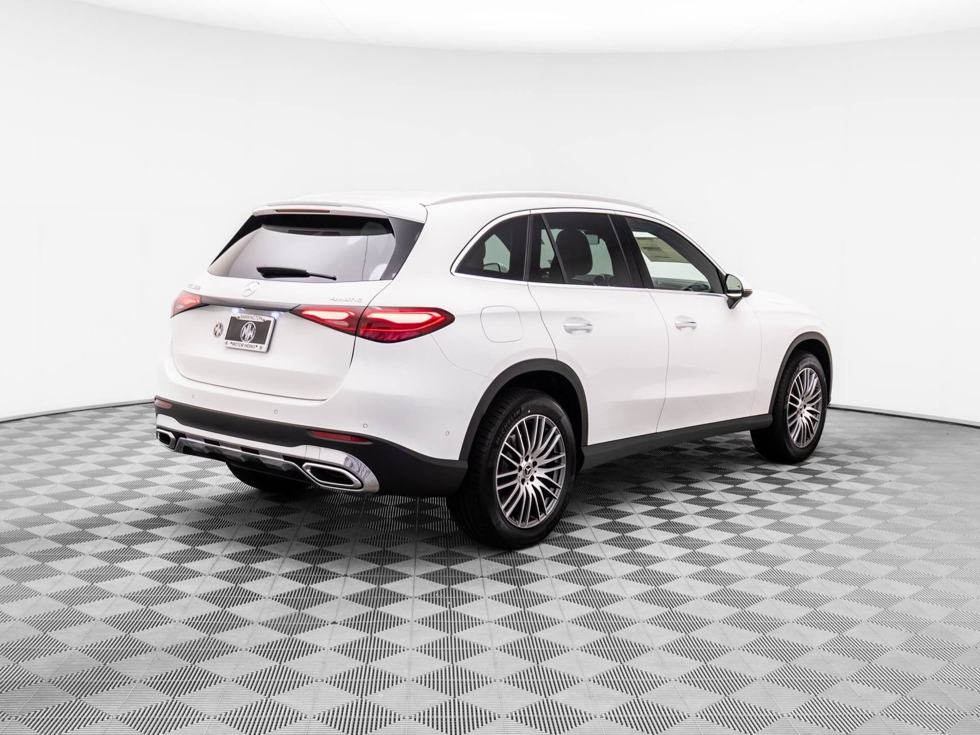 New 2026 Polar White Mercedes-Benz GLC 300 image 5