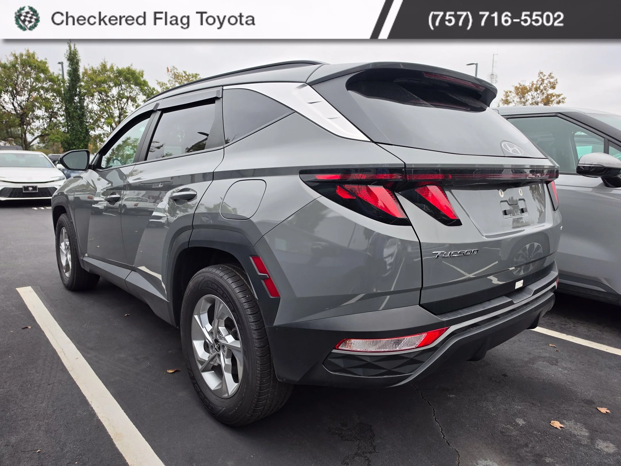 Used 2024 Hampton Gray Hyundai SEL image 4