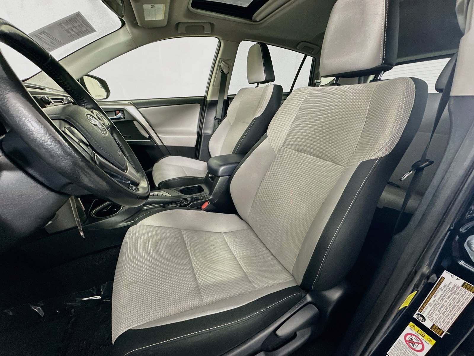 Used 2018 Galactic Aqua Mica Toyota XLE image 19
