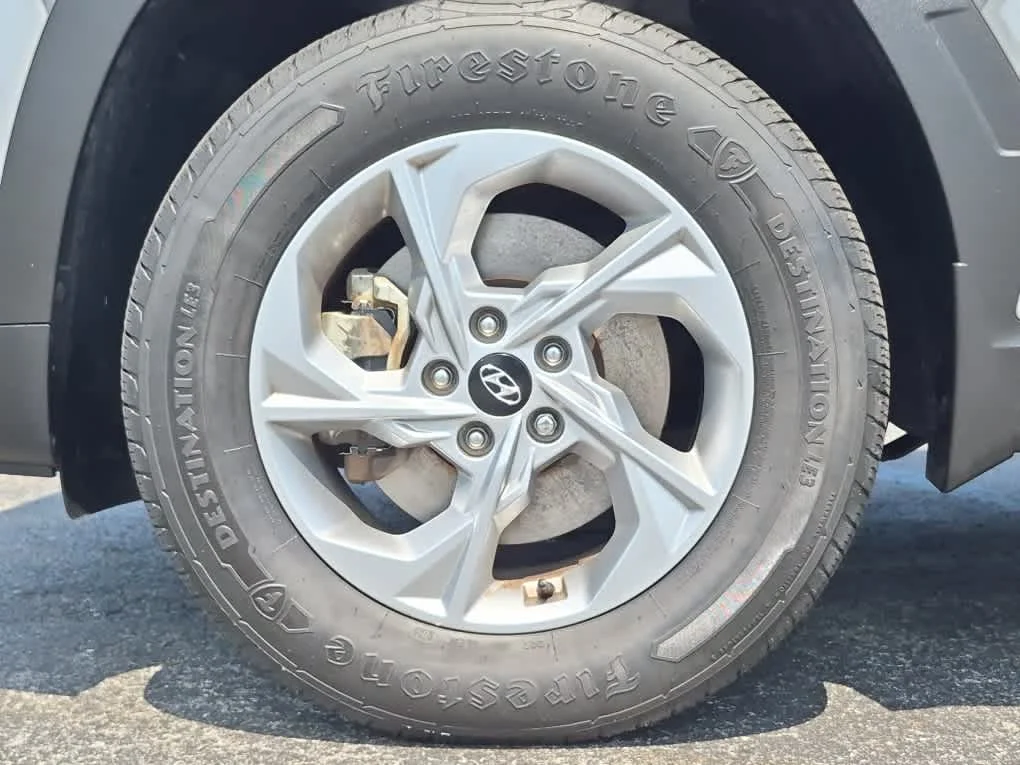 Used 2022 Shimmering Silver Hyundai SEL image 6