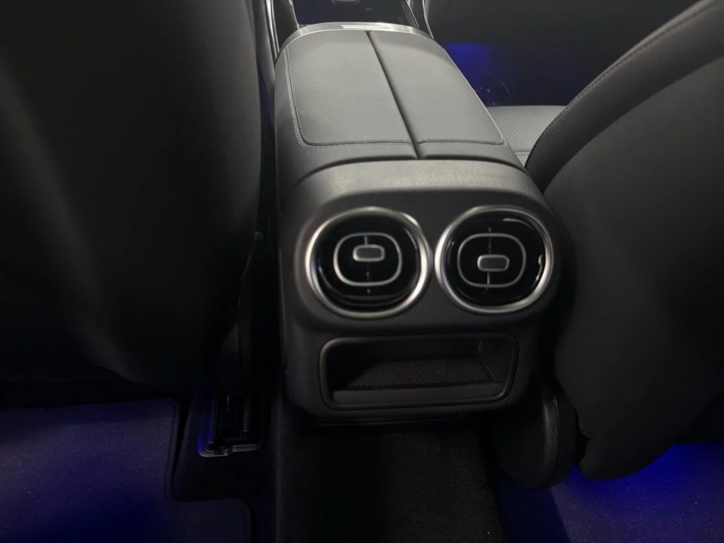 New 2027 Black Mercedes-Benz GLC 300 image 24