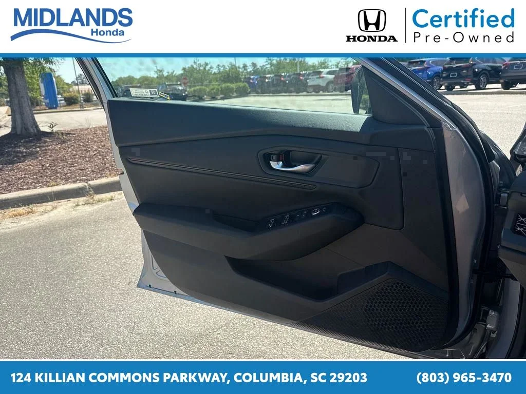 Certified Used 2025 Solar Silver Metallic Honda SE image 14
