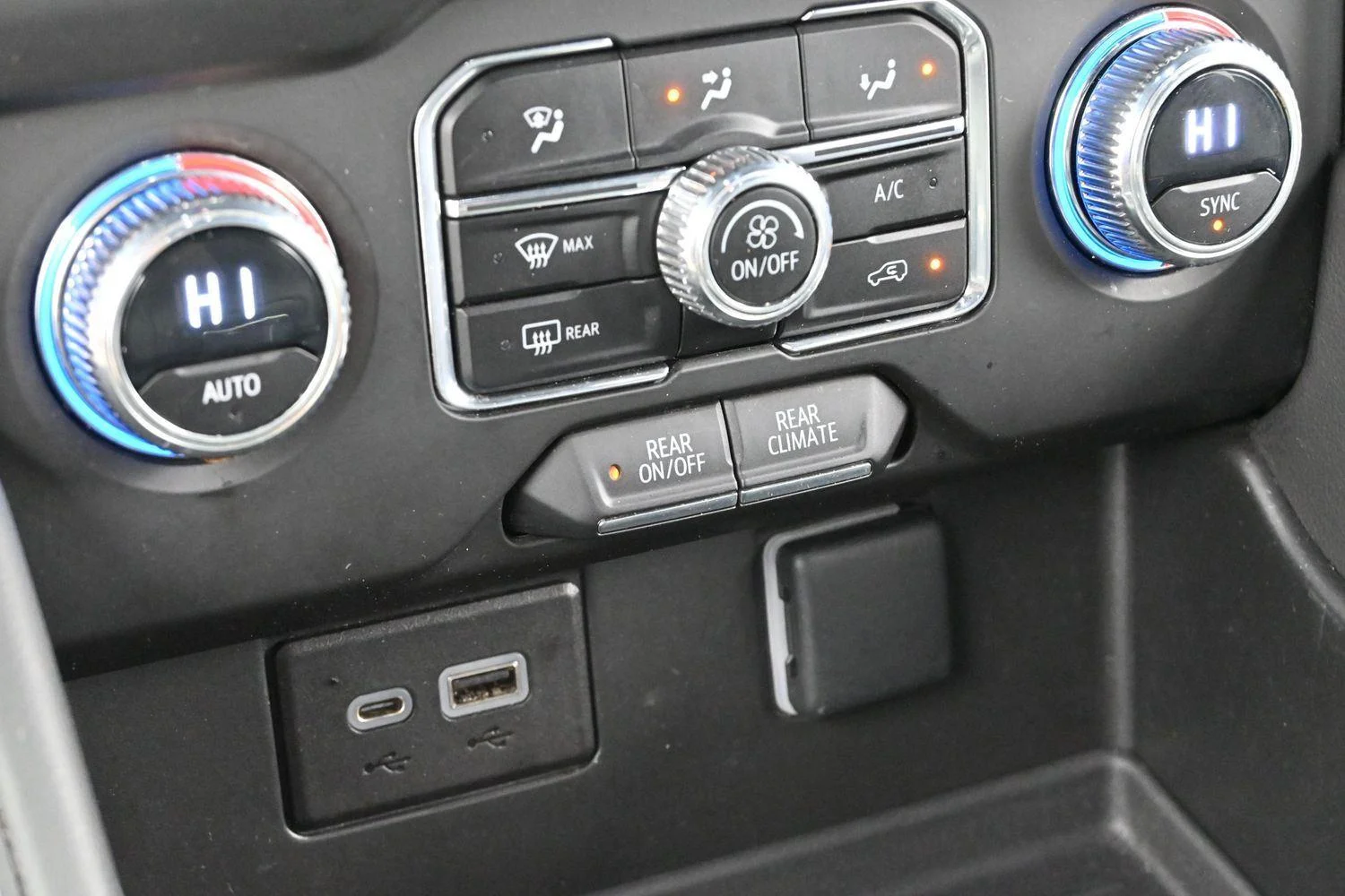 Used 2023 Onyx Black GMC SLE image 20
