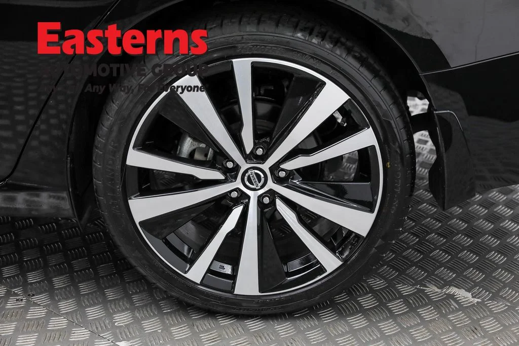 Used 2022 Black Nissan 2.5 SR image 30