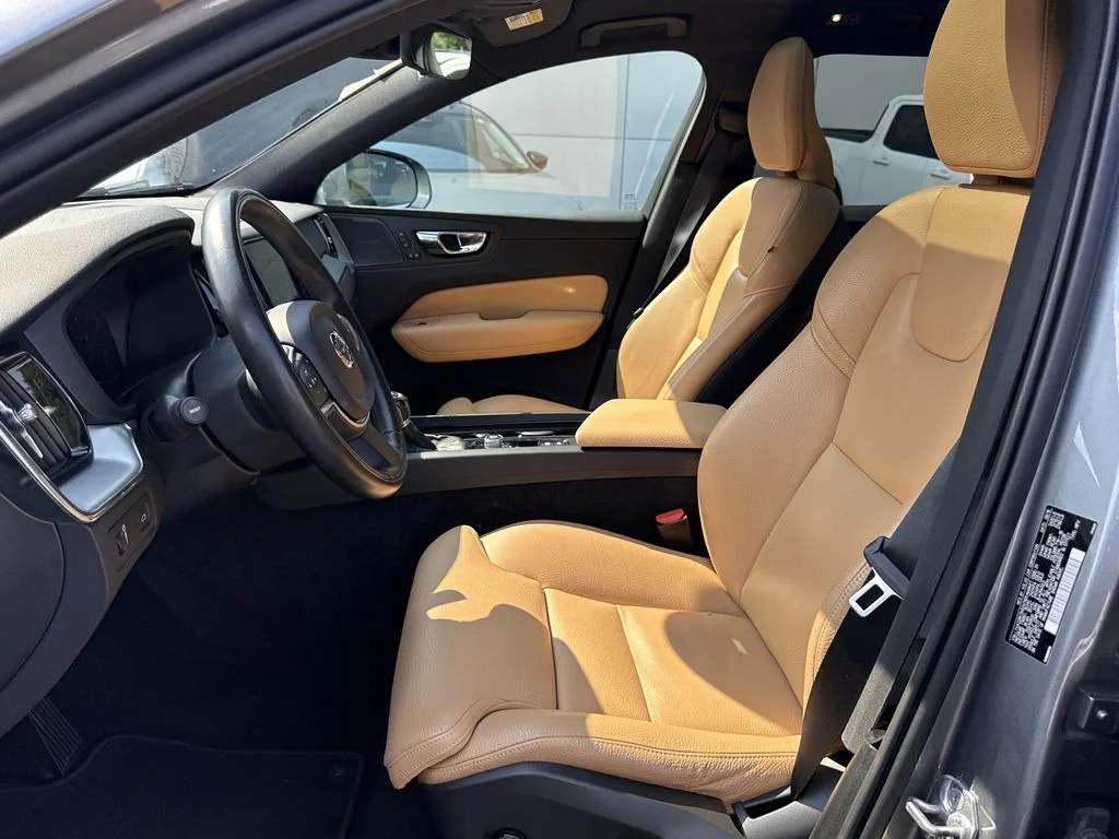 Used 2019 Gray Volvo T6 Momentum image 17