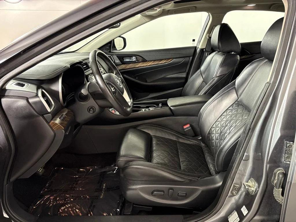 Used 2016 Gray Nissan Platinum image 25