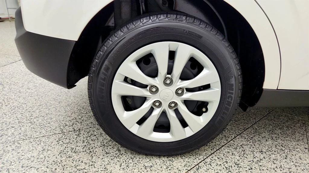 Used 2020 Snow White Pearl Kia LX IVT image 9