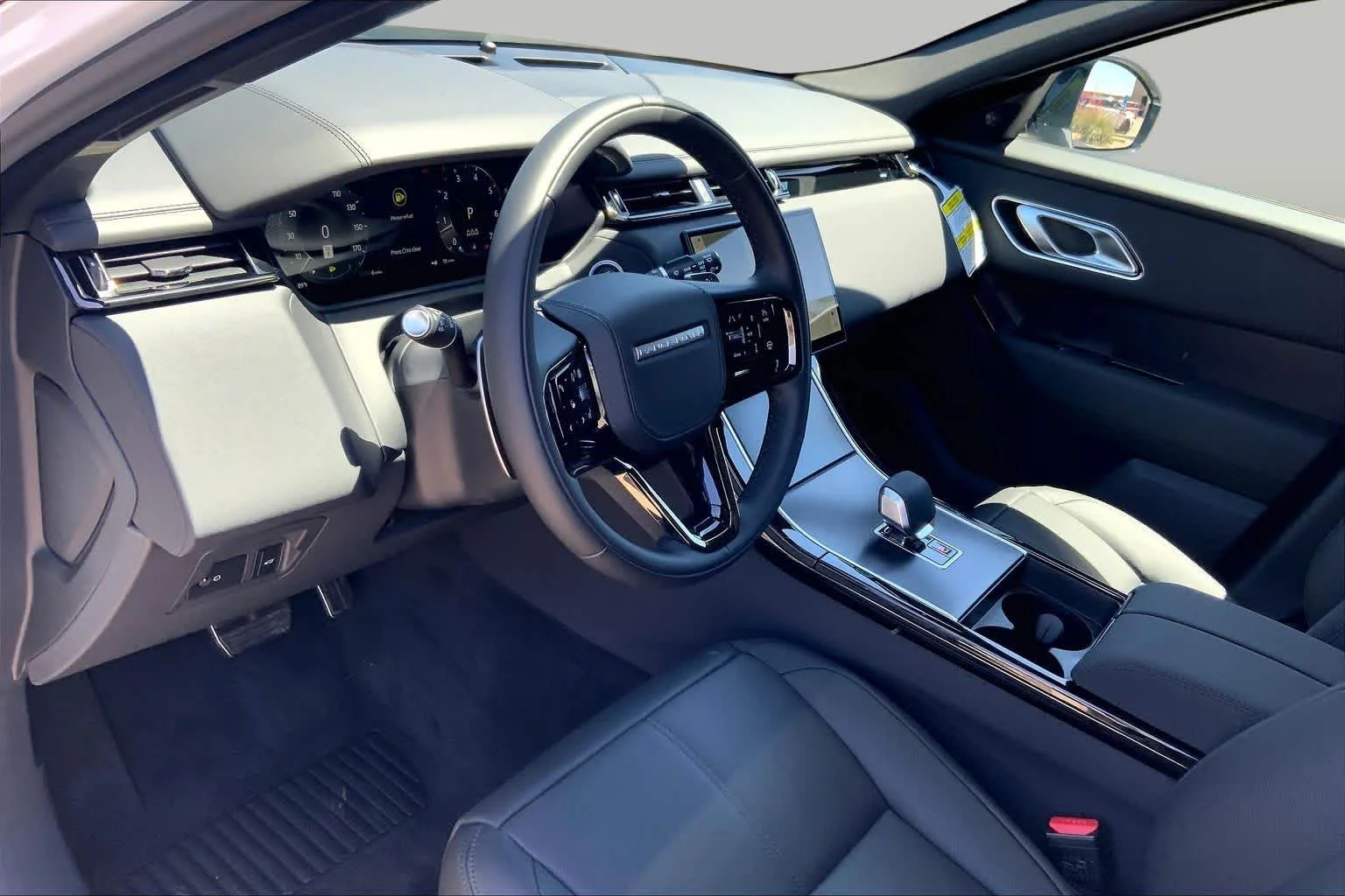 New 2026 Fuji White Land Rover Dynamic SE image 8