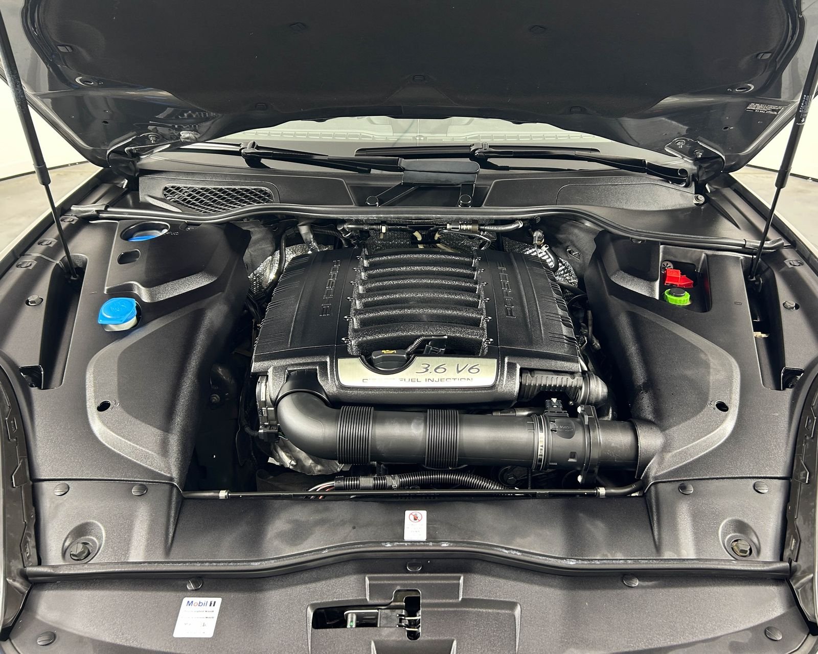 Used 2018 Gray Porsche Base image 30