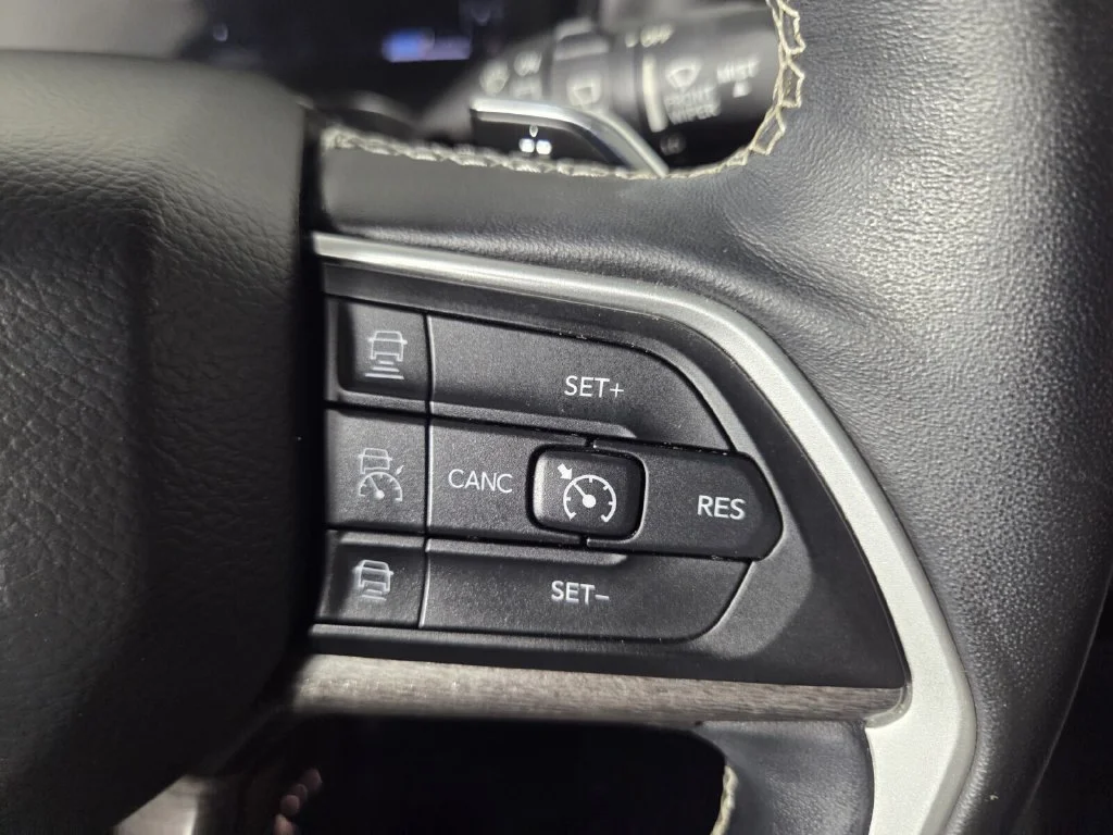 Used 2021 Silver Zynith Jeep Limited image 17