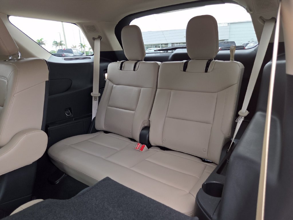 Used 2021 White Metallic Ford Limited image 23