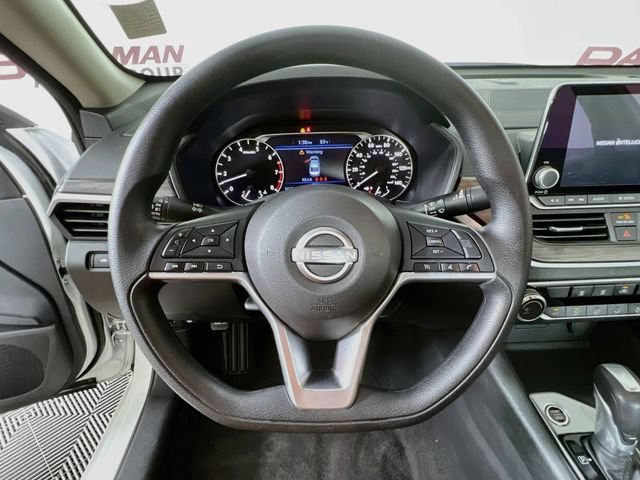 Used 2025 White Nissan SV image 12