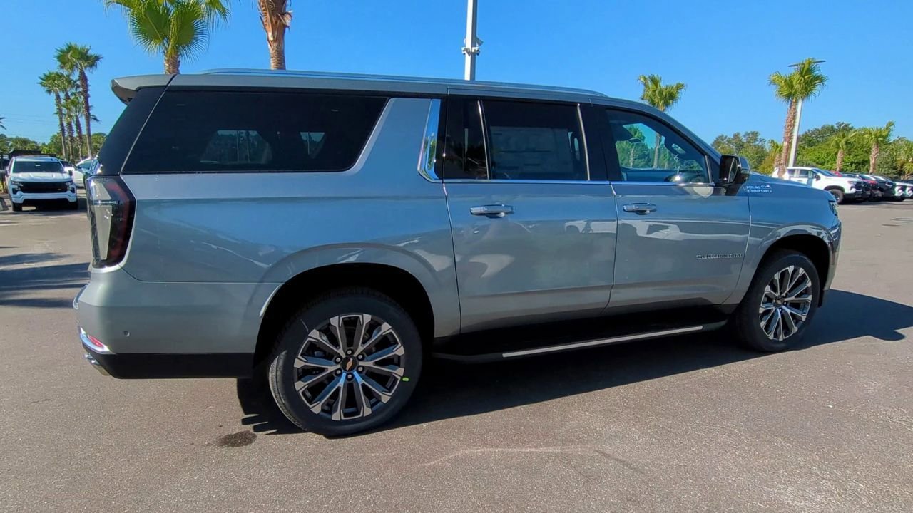 2026 Chevrolet Suburban High Country - Photo 9
