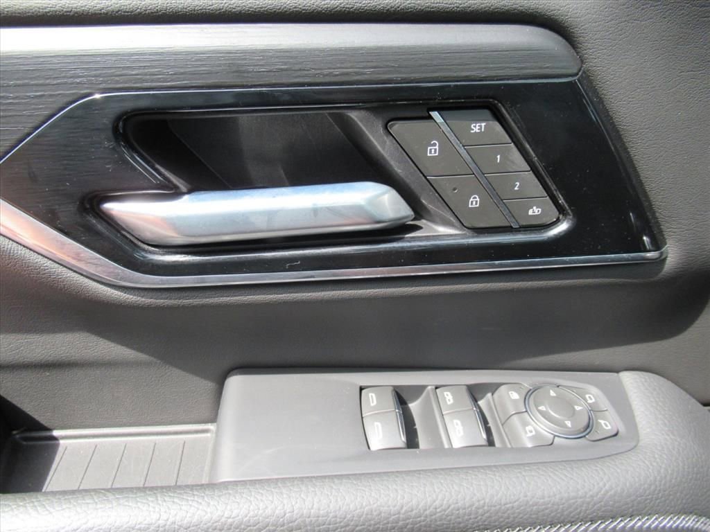 Used 2025 Sterling Metallic GMC Denali image 20