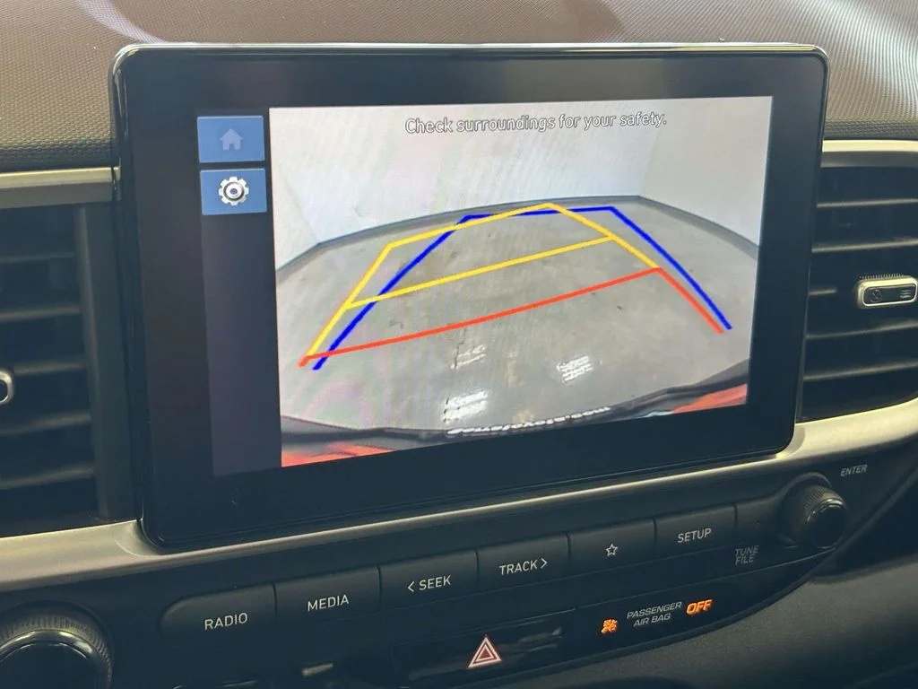 Used 2025 Silver Hyundai SEL image 27