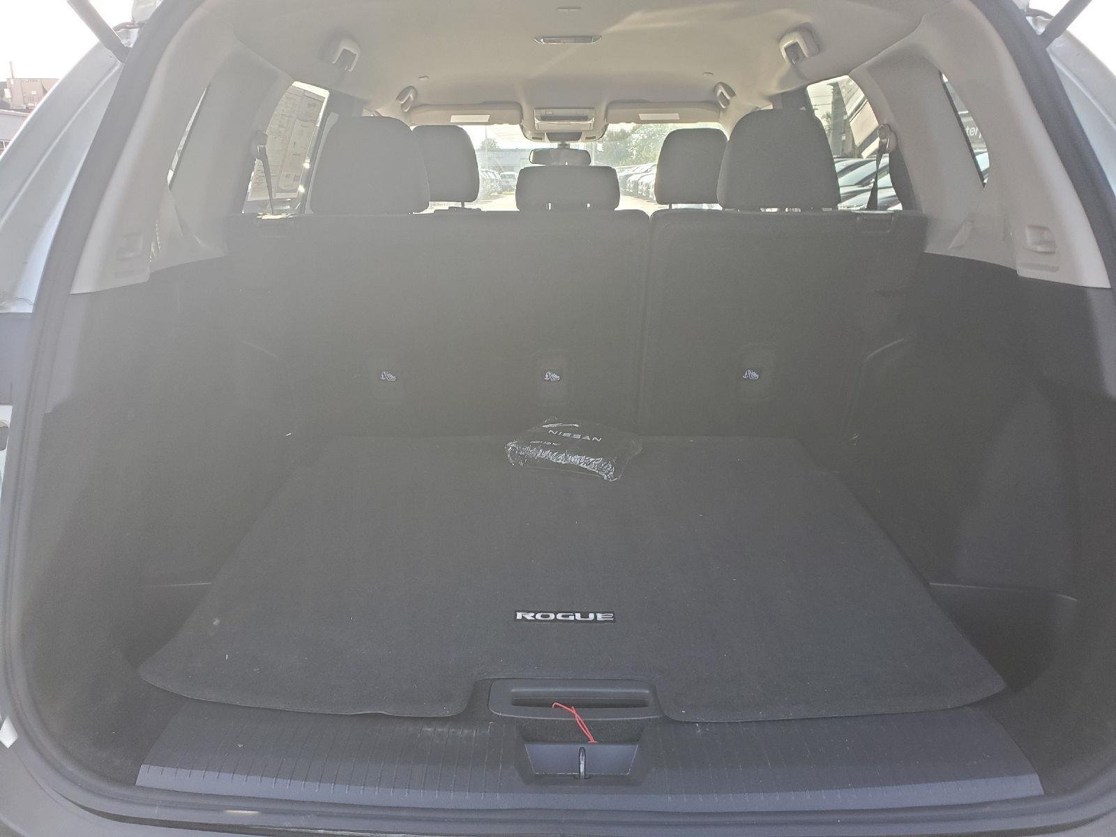 Used 2023 Pearl White Tricoat Nissan SV image 5