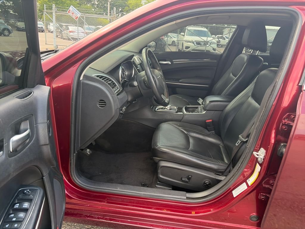Used 2016 Velvet Chrysler Limited image 9