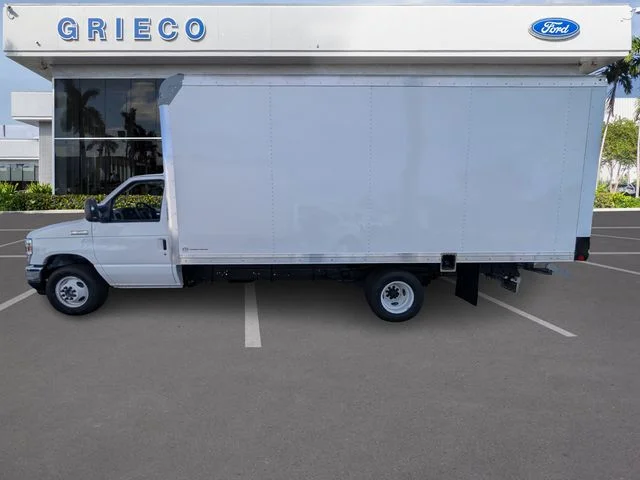 New 2026 Oxford White Ford E-350 SRW image 17
