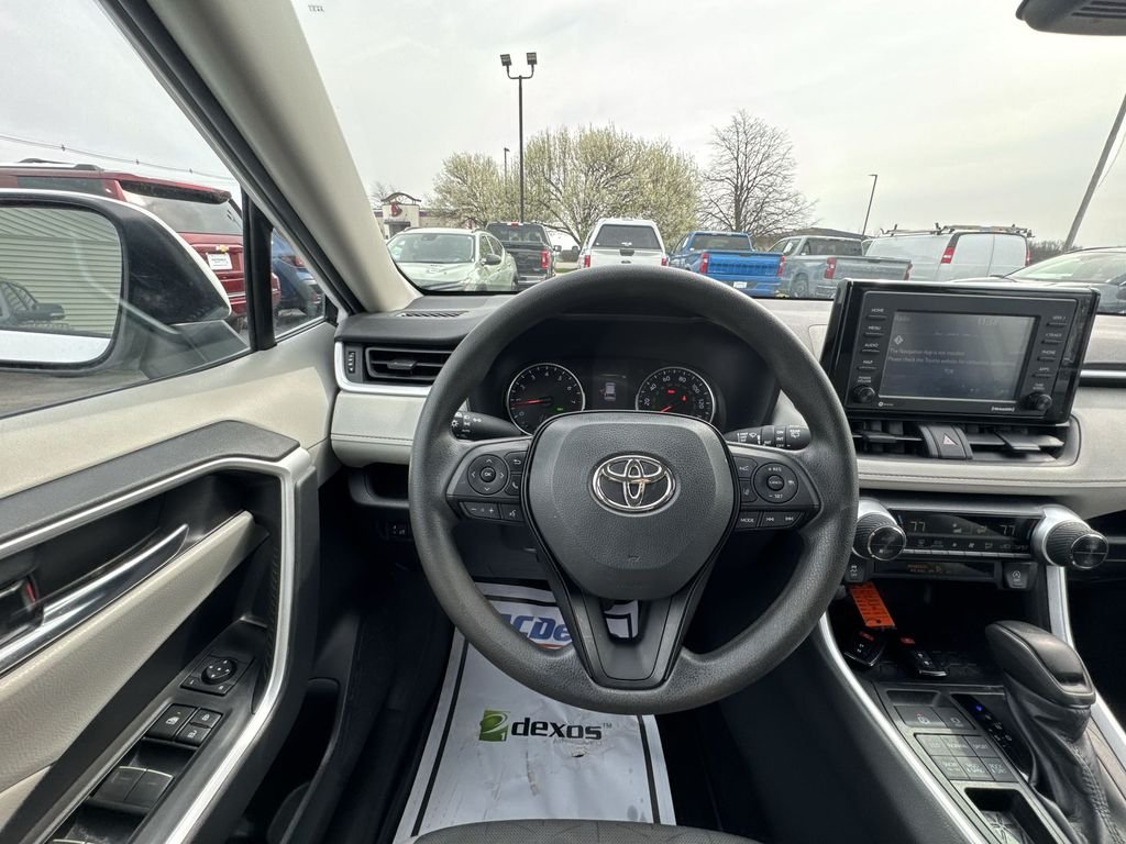 Used 2022 White Toyota XLE image 14