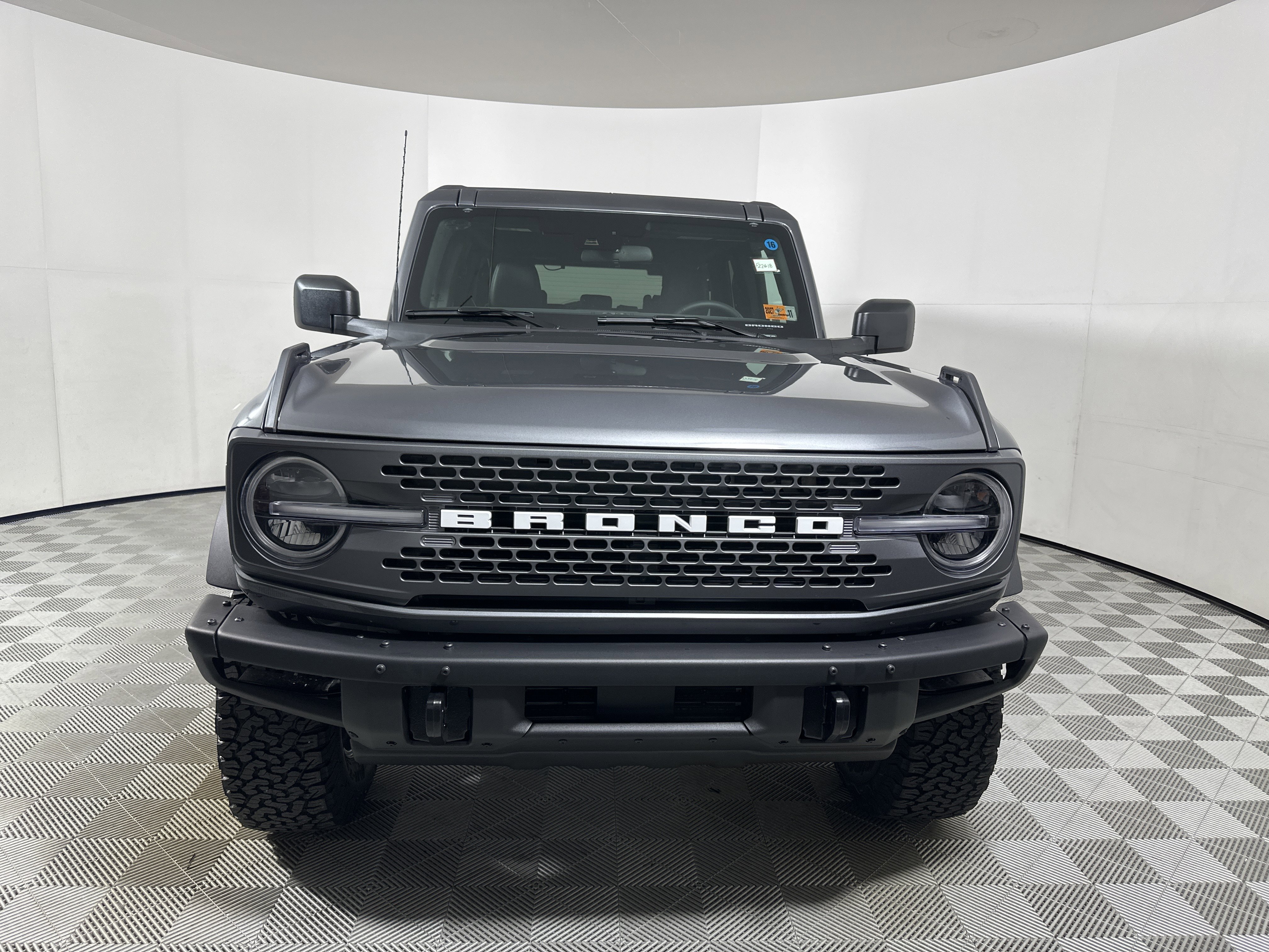 New 2025 CARBONIZED GRAY MET Ford Badlands image 2