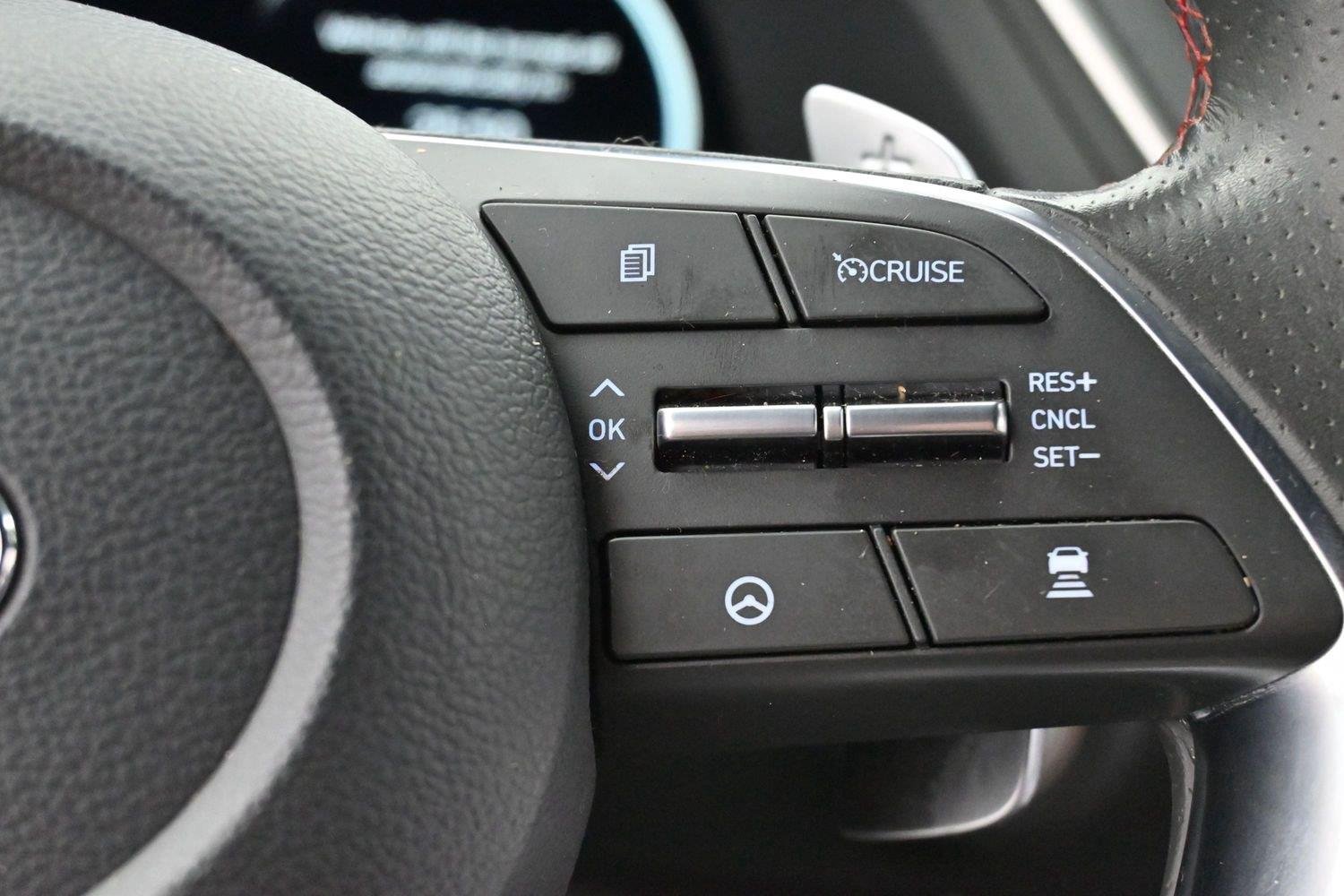 Used 2022 Phantom Black Hyundai SEL Plus image 18