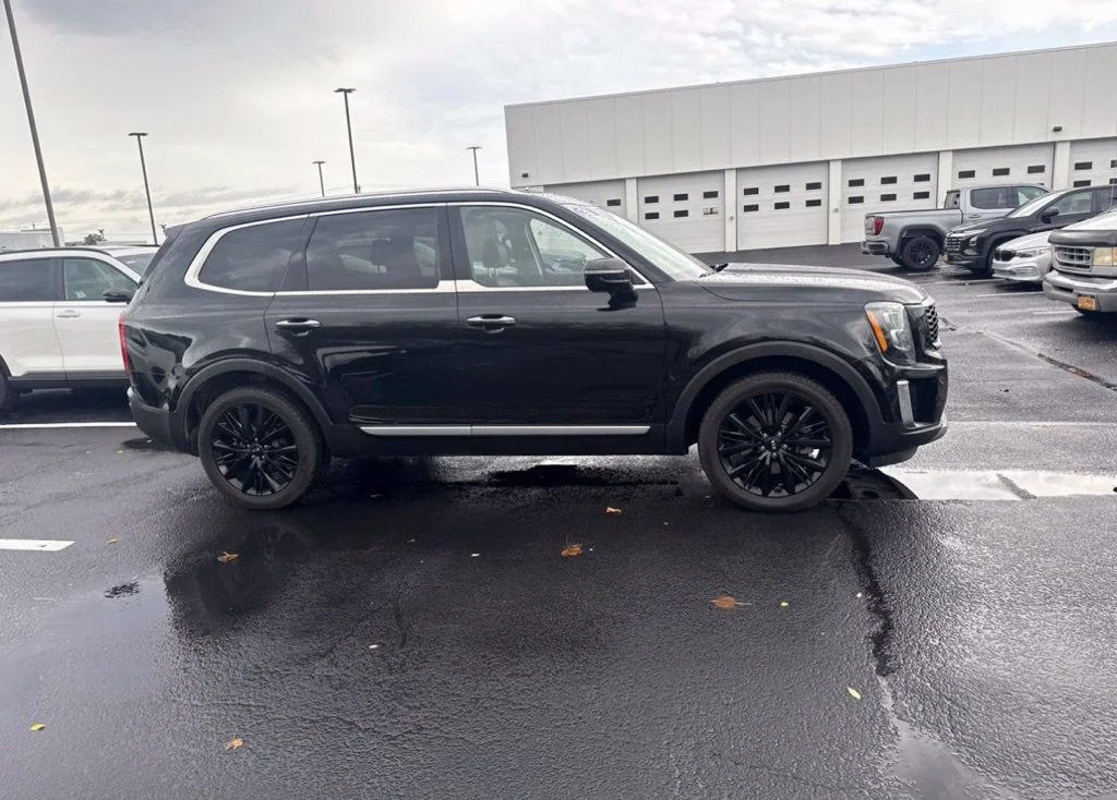 Used 2020 Black Kia SX image 4