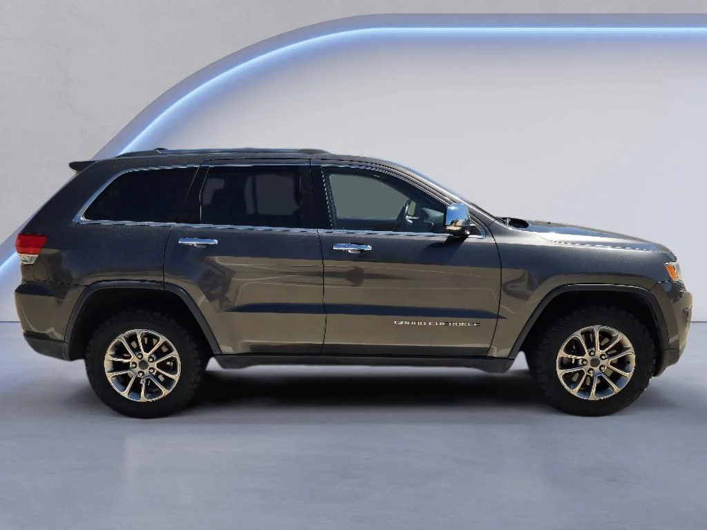 Used 2015 Granite Crystal Metallic Clearcoat Jeep Limited image 6