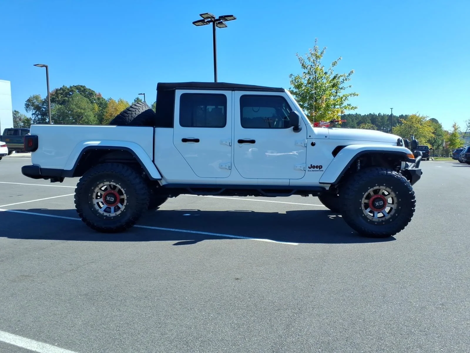 Used 2022 Bright White Clearcoat Jeep Sport S image 11