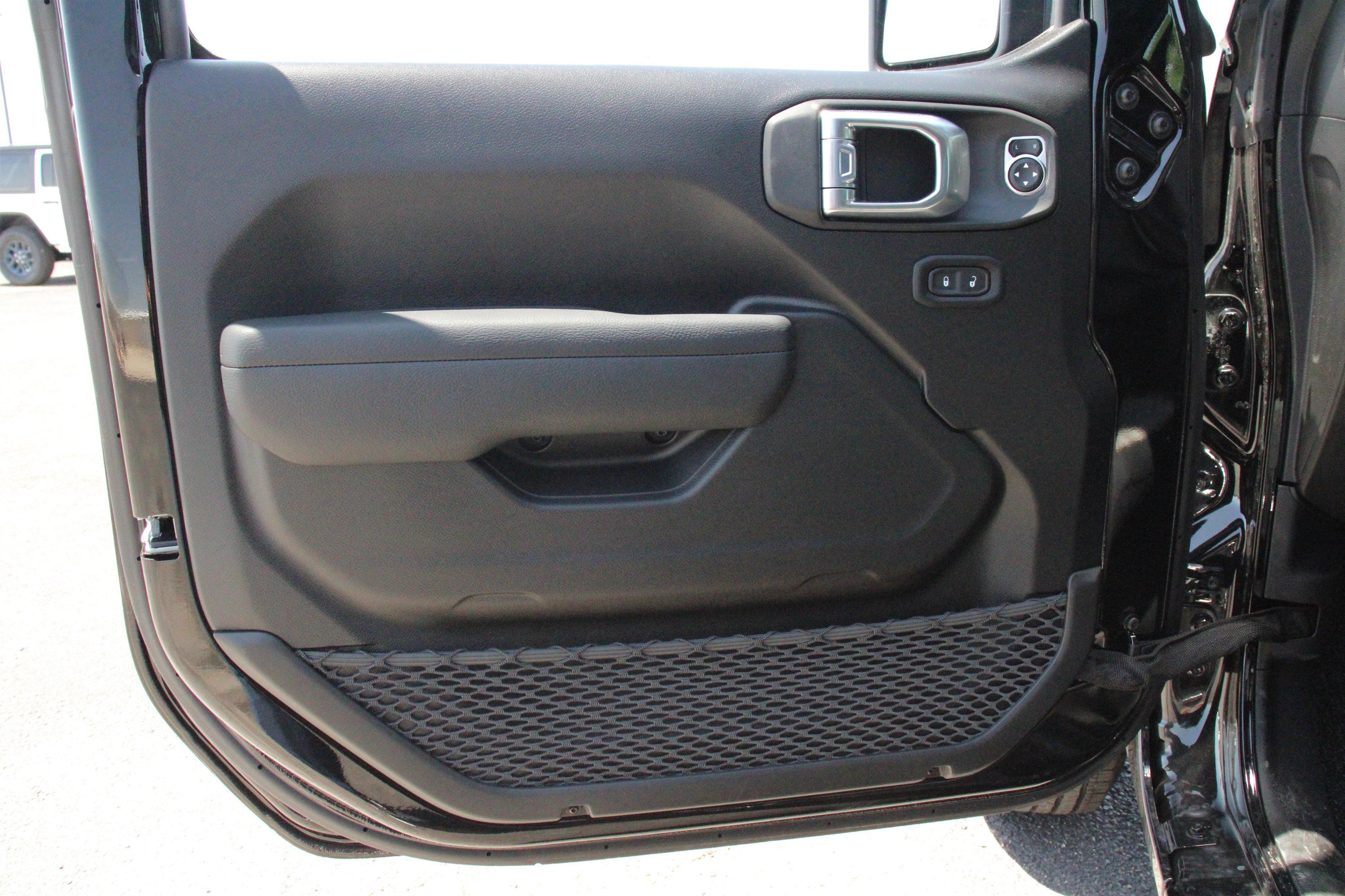 New 2026 Black Clear-Coat Exterior Paint Jeep 85th Anniversary image 6
