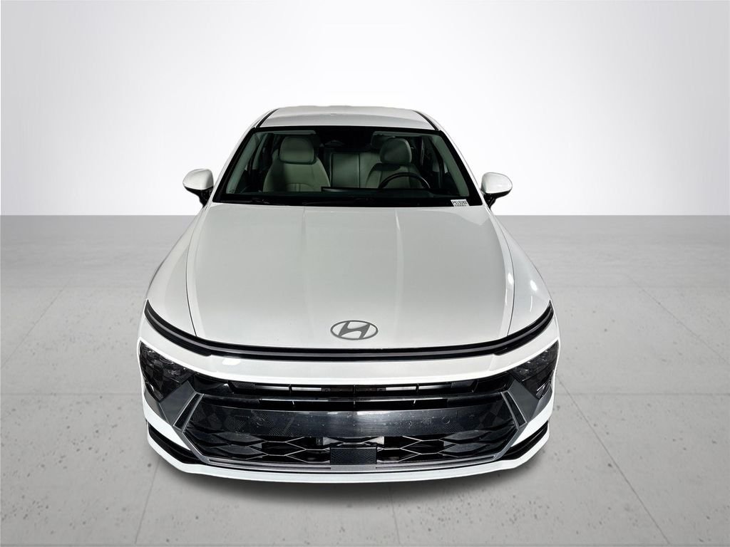 Used 2025 White Hyundai SEL image 3