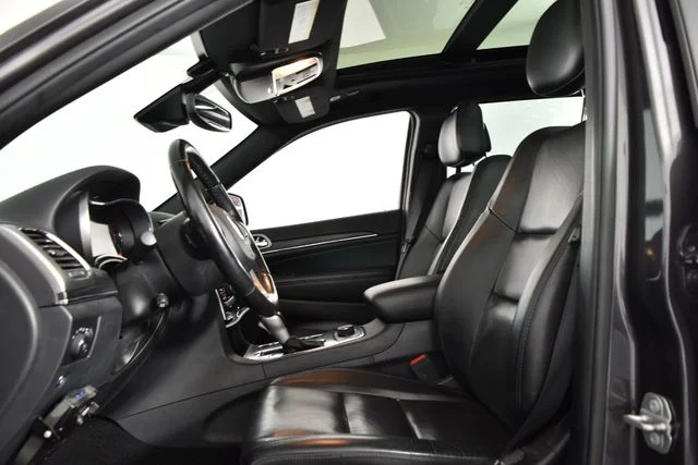 Used 2020 Gray Jeep Limited image 21