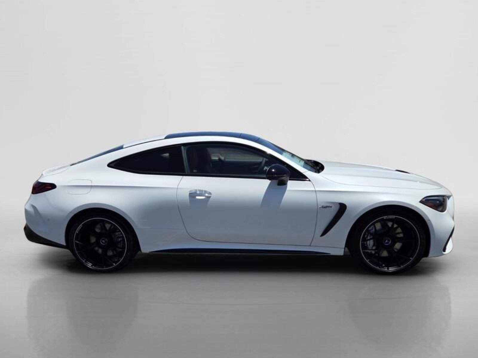 New 2026 MANUFAKTUR Moonlight White Metallic Mercedes-Benz AMG® CLE 53 4MATIC+ Coupe image 6