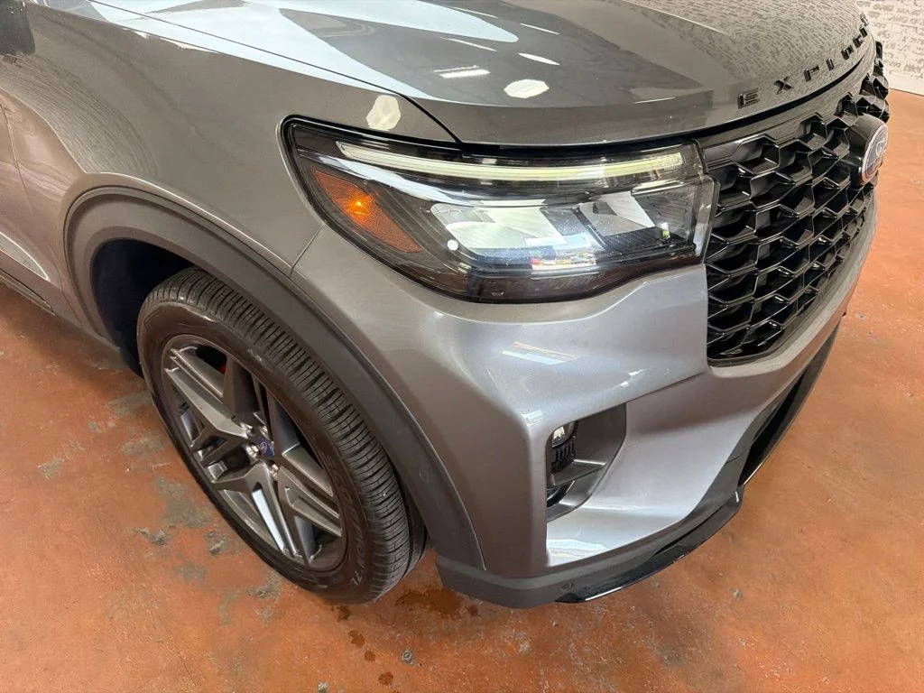 Used 2025 Carbonized Gray Metallic Ford ST-Line image 9