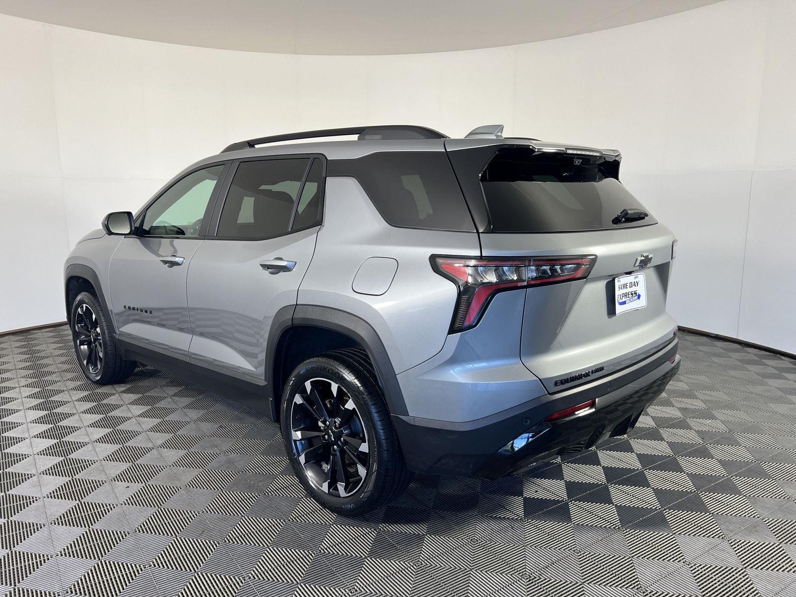 Used 2025 Sterling Gray Metallic Chevrolet AWD RS image 27