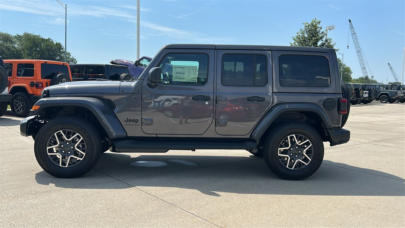 New 2026 Granite Crystal Metallic Clear-Coat Exterior Paint Jeep Sahara image 7
