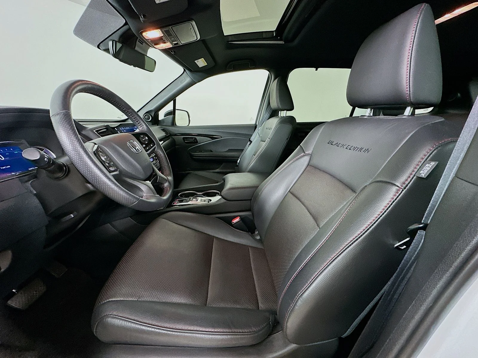Used 2024 White Honda  image 32
