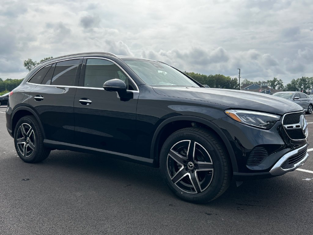 New 2026 Black Mercedes-Benz GLC 300 image 2